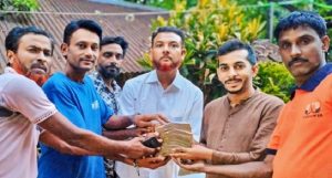 ফেলে যাওয়া ৯ লাখ টাকা ফেরত দিলো পাখিভ্যান চালক